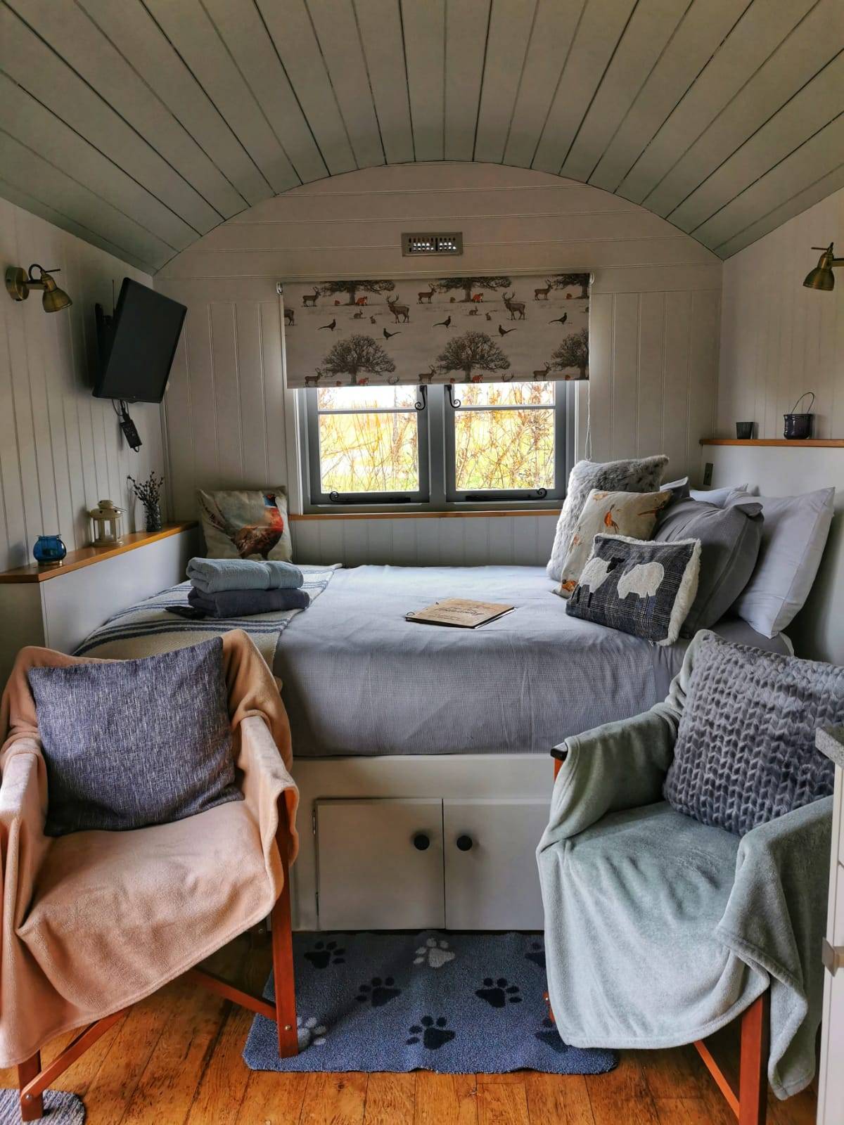 Shepherd huts / Luxury glamping / Shepherd huts / Hideaway ...